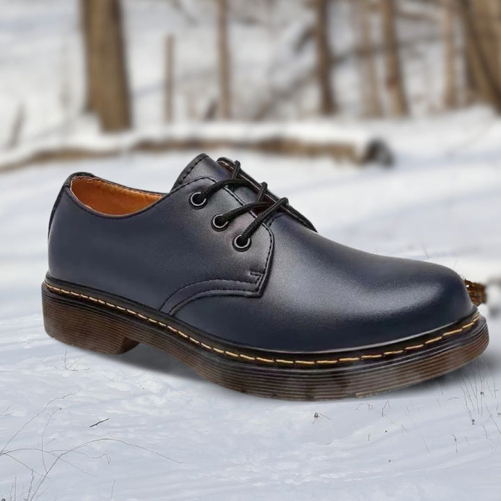 "Bottines basses en cuir élégant pour hommes, confortables et stylées, disponibles en plusieurs couleurs."