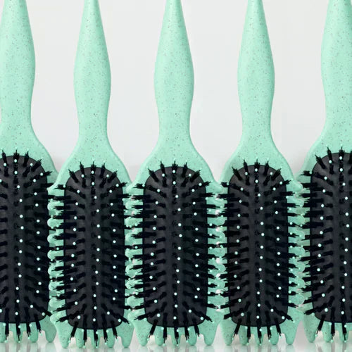 Brosse boucles 3-en-1 : définition, volume, anti-frisottis.  Cheveux ondulés/bouclés.  Design ergonomique.