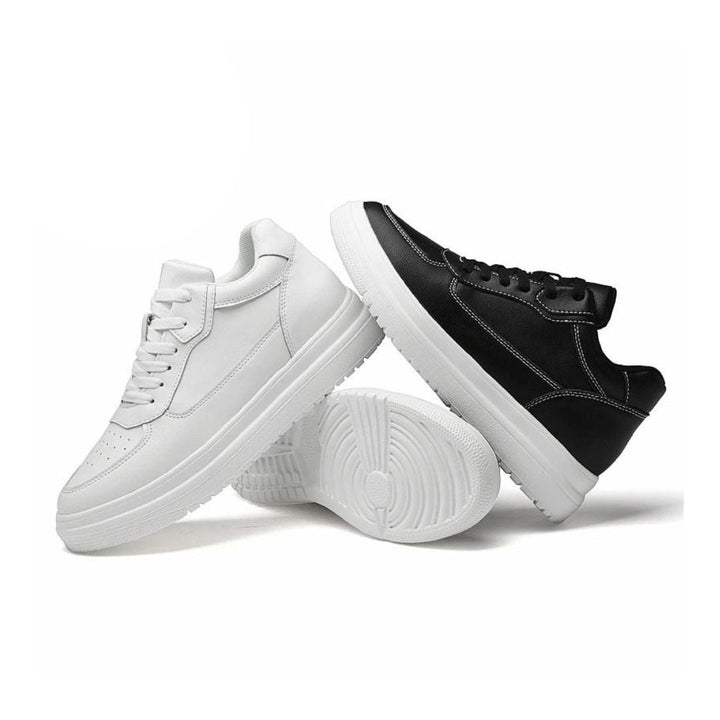 "Chaussures homme rehaussantes modernes, noir, design épuré, semelle antidérapante, confort optimal, rehausse discrète."