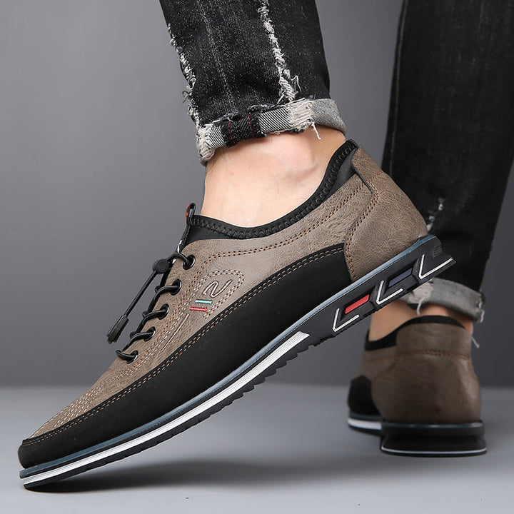 "Chaussures Oxford homme caramel, design moderne, bout rond, lacets. Élégantes et confortables pour occasions formelles."