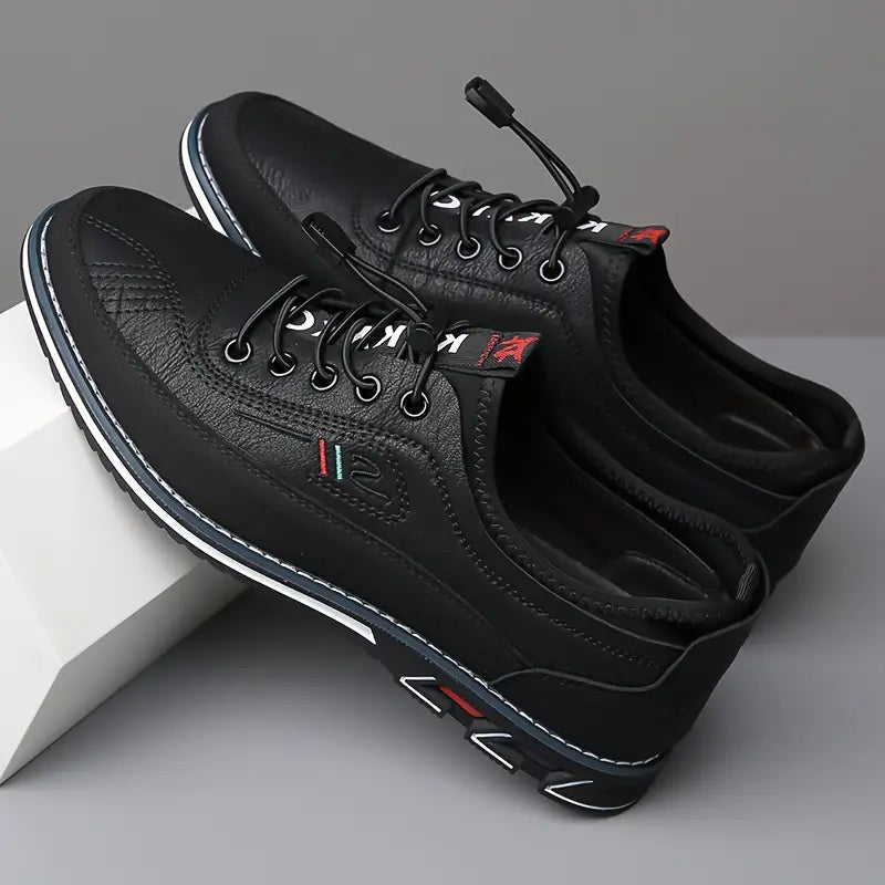 "Chaussures Oxford homme caramel, design moderne, bout rond, lacets. Élégantes et confortables pour occasions formelles."