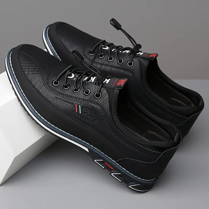 "Chaussures Oxford homme caramel, design moderne, bout rond, lacets. Élégantes et confortables pour occasions formelles."