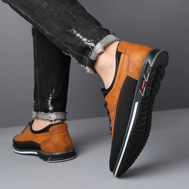 "Chaussures Oxford homme caramel, design moderne, bout rond, lacets. Élégantes et confortables pour occasions formelles."