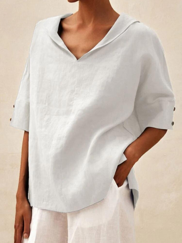Chemise femme col V, coupe décontractée et élégante.  Tissu fluide et confortable.