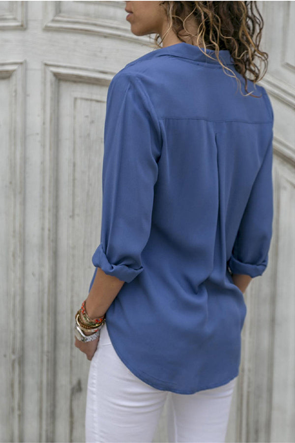 Chemise femme manches longues, coupe élégante, idéale pour le bureau.  Look professionnel chic.