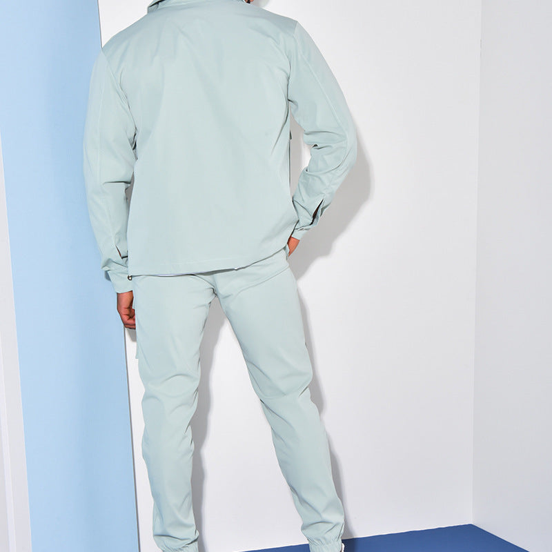 Costume homme 2 pièces, style moderne, coupe slim. Veste et pantalon assortis, look élégant et décontracté.