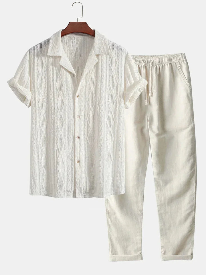 "Ensemble Ariano femme: chemise blanche à boutons et pantalon en lin beige, style élégant et décontracté pour l'été."