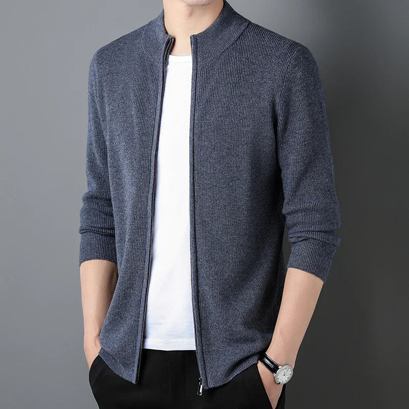 Gilet cachemire homme, coupe ajustée, col élégant. Chaleur et douceur exceptionnelles.