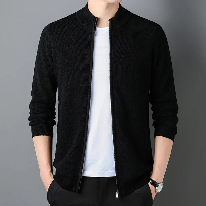 Gilet cachemire homme, coupe ajustée, col élégant. Chaleur et douceur exceptionnelles.