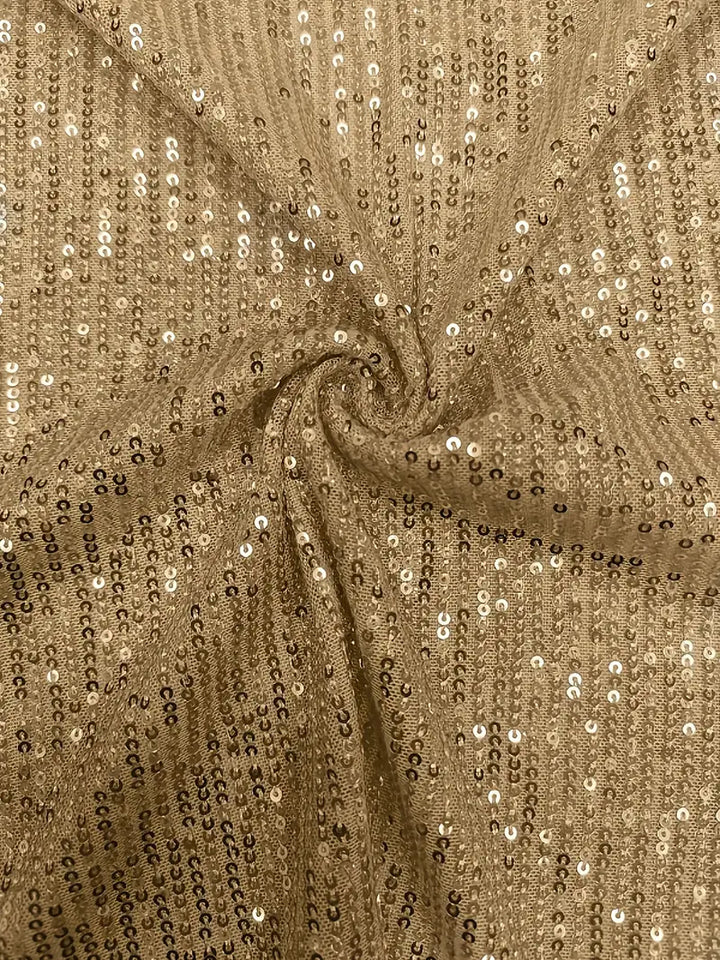 Haut de sortie femme élégant et chic.  Coupe raffinée, idéale pour les soirées.