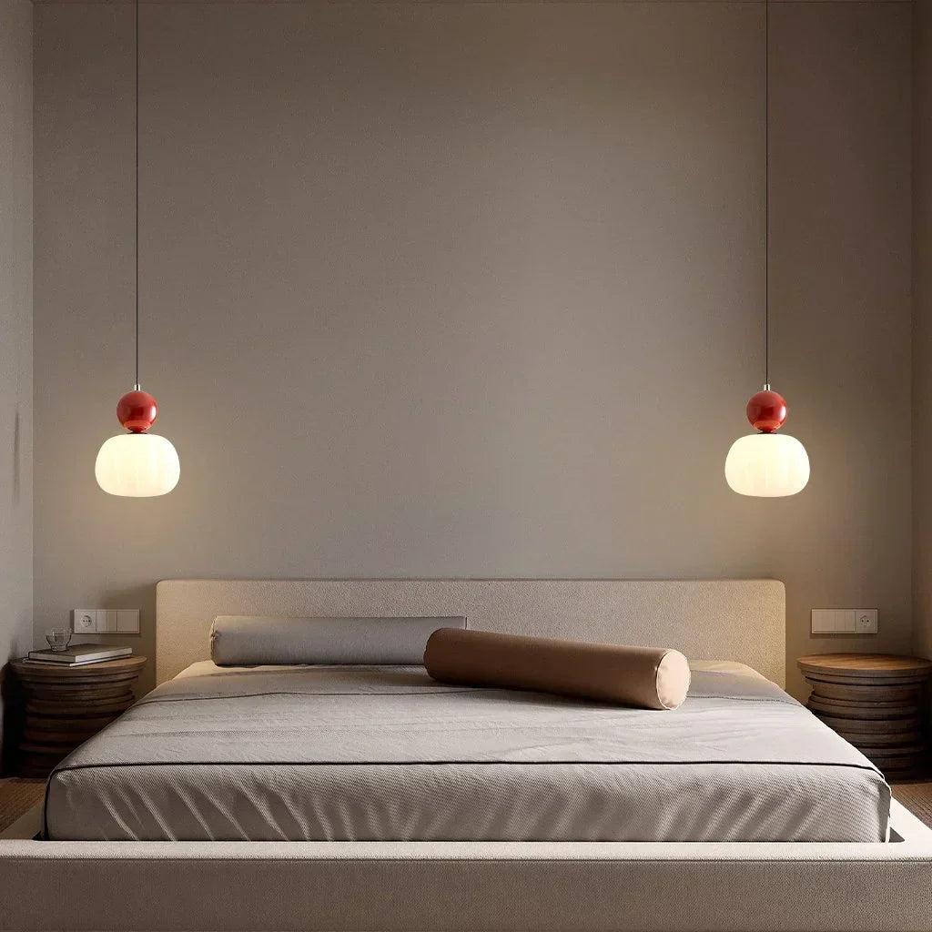 Lampe pendentif crème, style Art déco Bauhaus. Design élégant et intemporel pour intérieur.