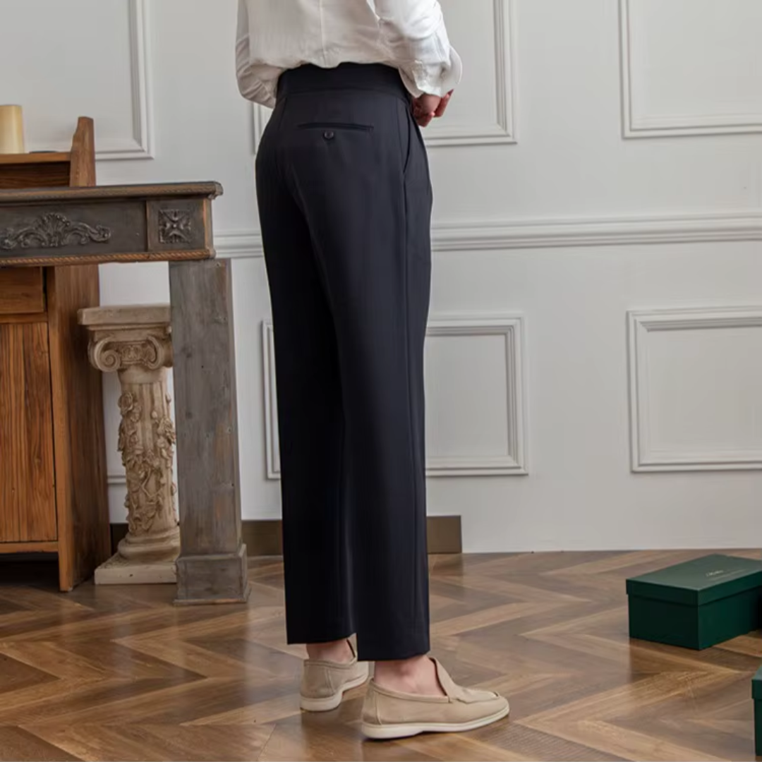 "Pantalon à pinces homme, taille haute, plis élégants, vue avant, matière premium, idéal professionnel et festif"