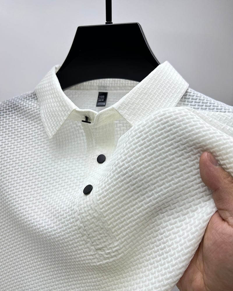 Polo en soie pour hommes, coupe ajustée, couleur élégante, respirant, parfait pour style moderne et confort optimal.