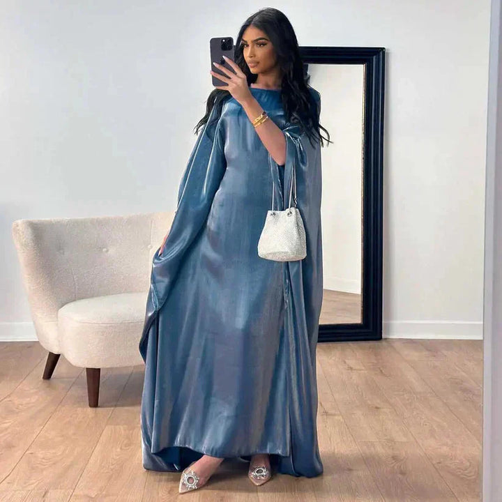 Robe longue Abaya Alina élégante et confortable, manches longues, couleur bleu ciel, idéale pour style modeste.