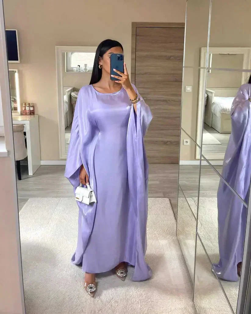 Robe longue Abaya Alina élégante et confortable, manches longues, couleur bleu ciel, idéale pour style modeste.