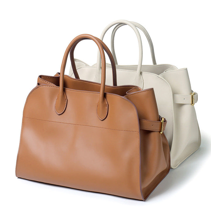 "Sac à main NOXA design minimaliste en cuir, vue avant, couleur noire; chic et structuré pour un style urbain et élégant."