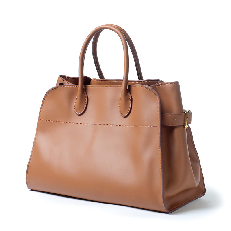 "Sac à main NOXA design minimaliste en cuir, vue avant, couleur noire; chic et structuré pour un style urbain et élégant."