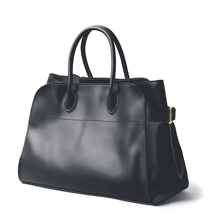 "Sac à main NOXA design minimaliste en cuir, vue avant, couleur noire; chic et structuré pour un style urbain et élégant."