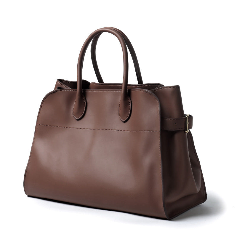 "Sac à main NOXA design minimaliste en cuir, vue avant, couleur noire; chic et structuré pour un style urbain et élégant."