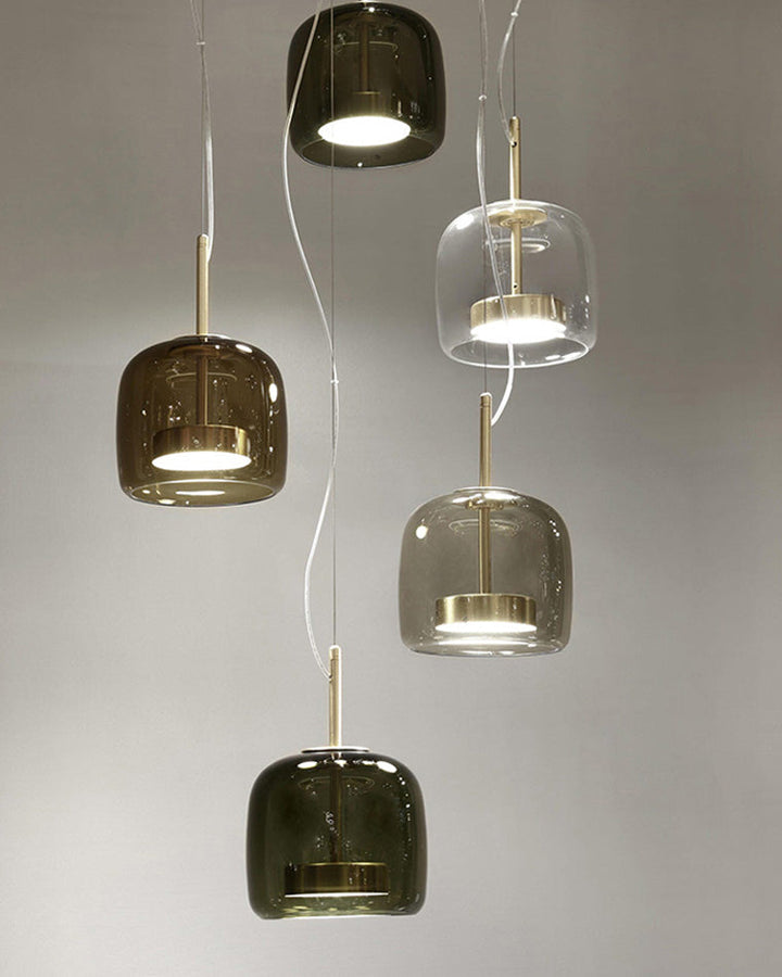 Suspension lumineuse en verre soufflé, design élégant et moderne.  Luminaire intérieur, forme tambour, ambiance chaleureuse.