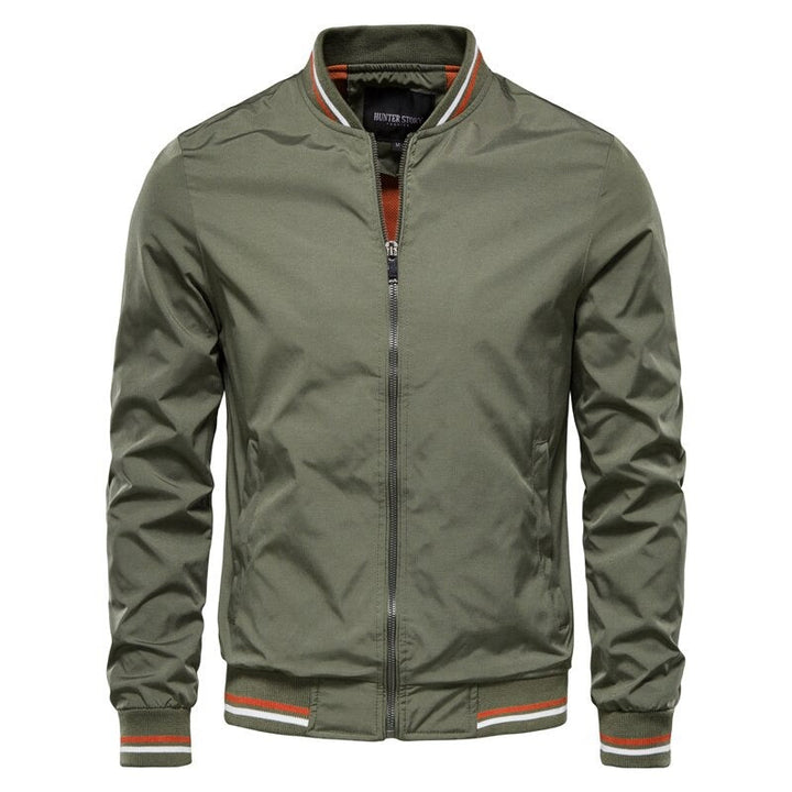 Veste bomber homme, coupe cintrée, style moderne et élégant.  Idéale pour toutes occasions.