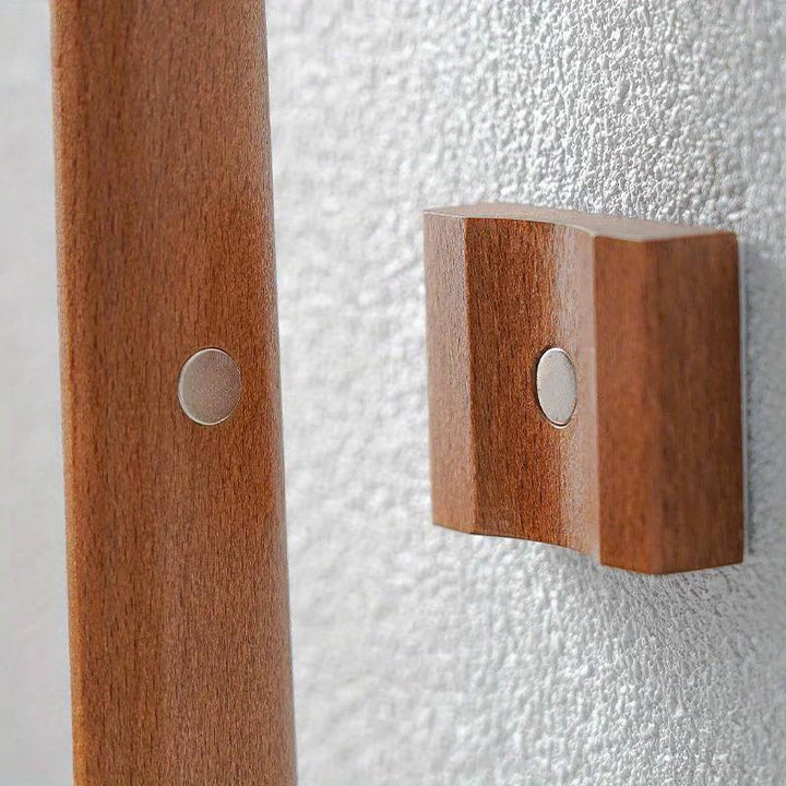 Magnetischer Schuhanzieher aus Holz: Hilfe beim Anziehen