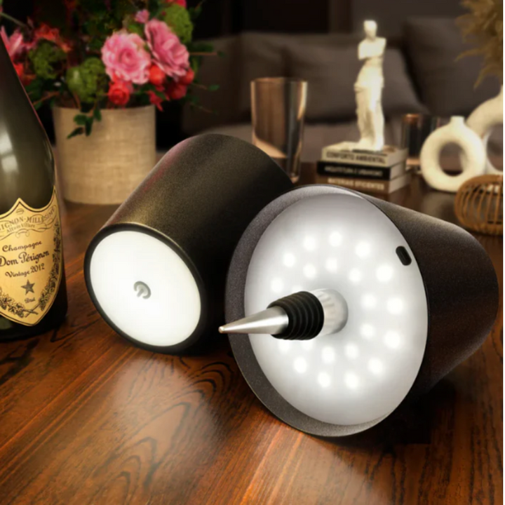 Lampe de table d'intérieur sans fil. Design bouteille minimaliste, lumière LED douce pour une atmosphère zen.