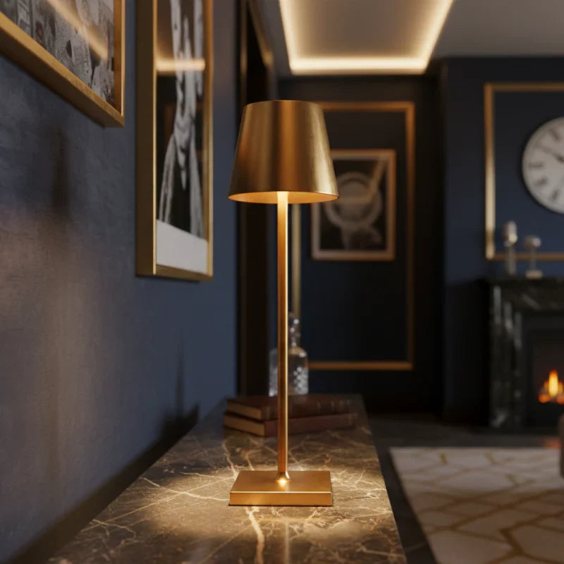 Lampe LED tactile sans fil, rechargeable USB, design moderne pour ambiance intérieure/extérieure.