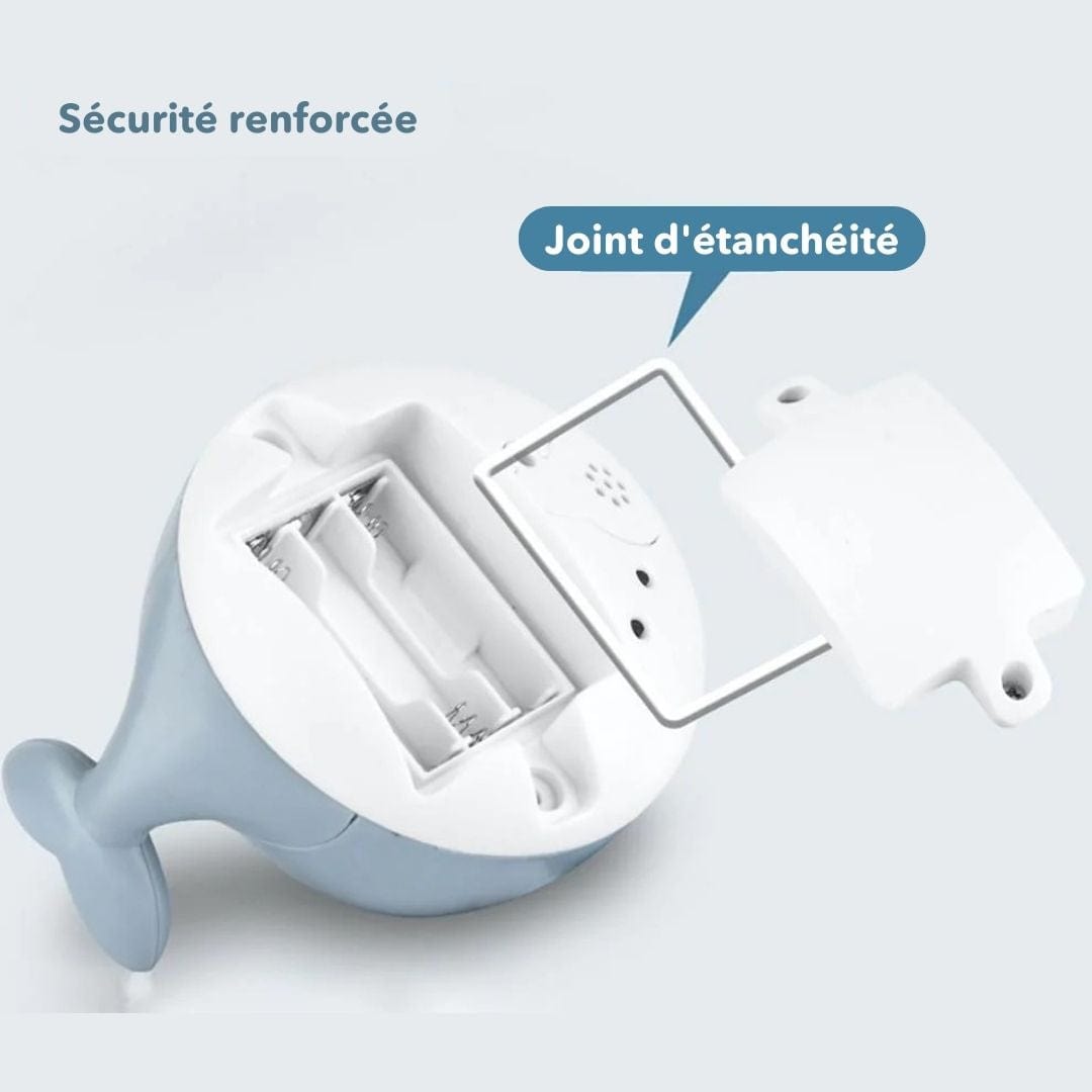 Baleine Mila, jouet d'éveil lumineux pour le bain. Favorise la stimulation visuelle et le jeu joyeux des bébés.