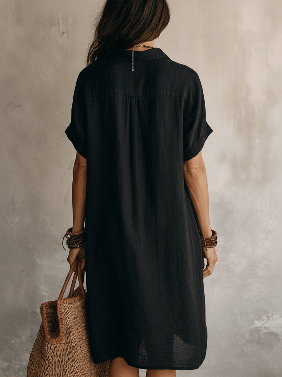 Robe chemise midi boutonnée pour femme, style moderne et élégant. Tissu fluide pour un confort optimal en été.