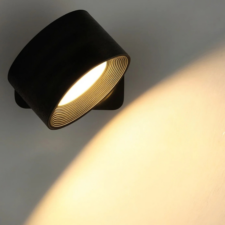 Applique murale LED design, orientable 360°, intensité lumineuse réglable.