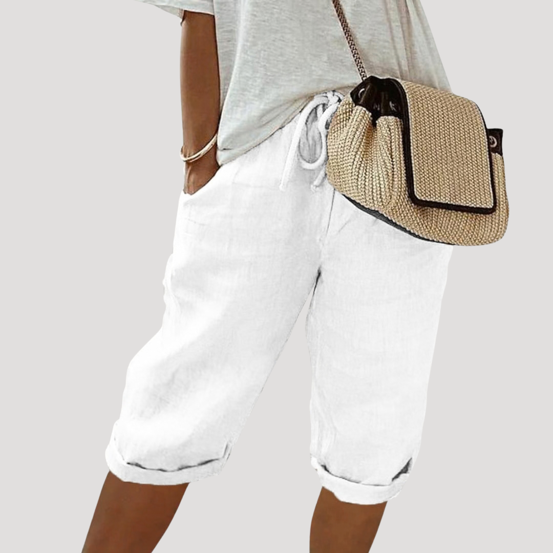 Short femme chic décontracté pour l'été. Bermuda fluide à taille élastique, parfait pour vacances et confort.