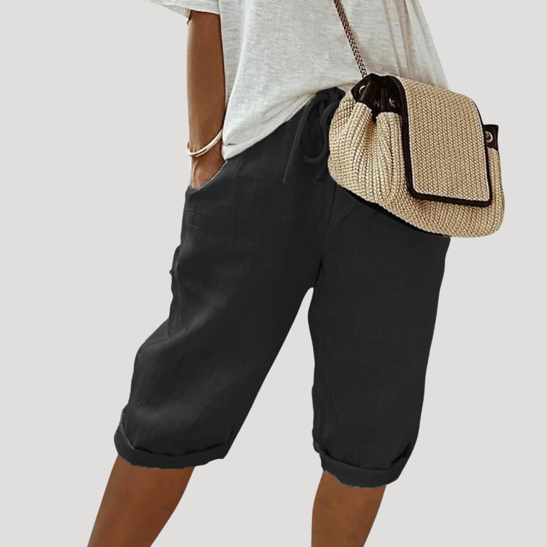 Bermuda femme ultra-confortable à taille élastique, coupe ample. Polyvalent pour une mode estivale décontractée.