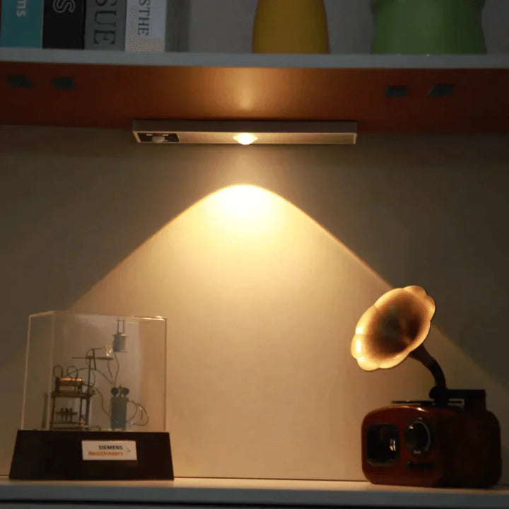 Intelligente LED-Lampe mit Bewegungssensor