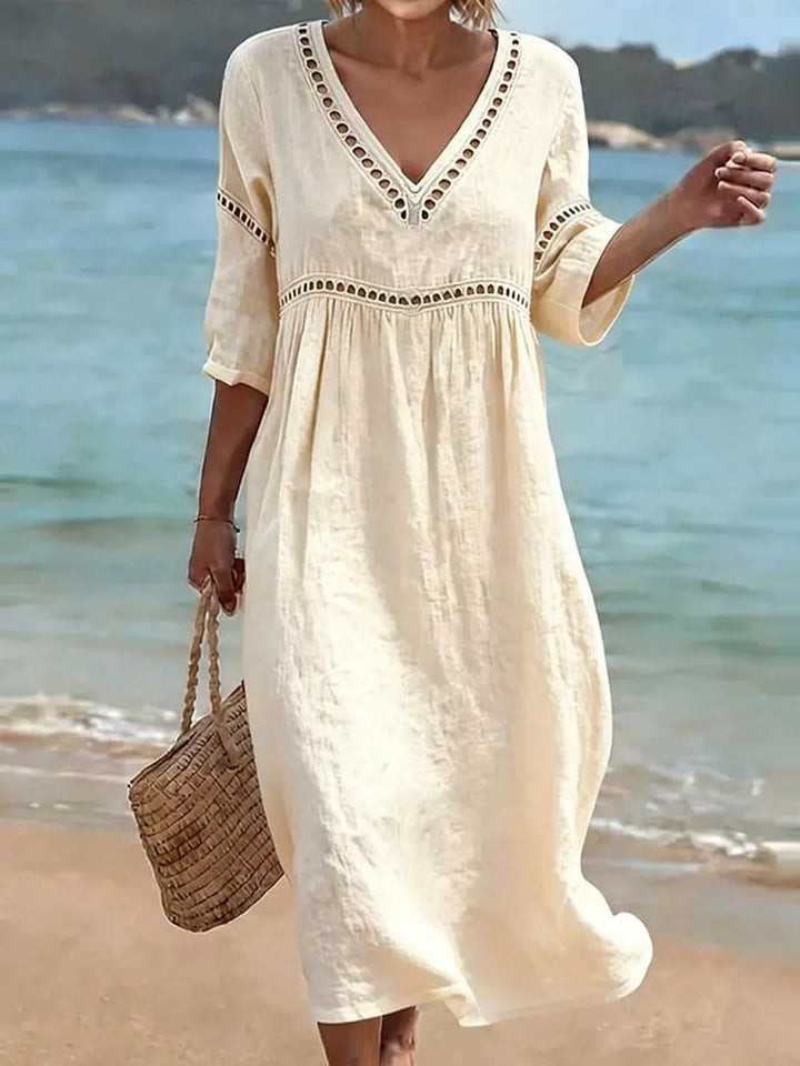 Robe d'été femme en coton, col V, coupe fluide et mi-longue pour un confort optimal. Style décontracté et estival.