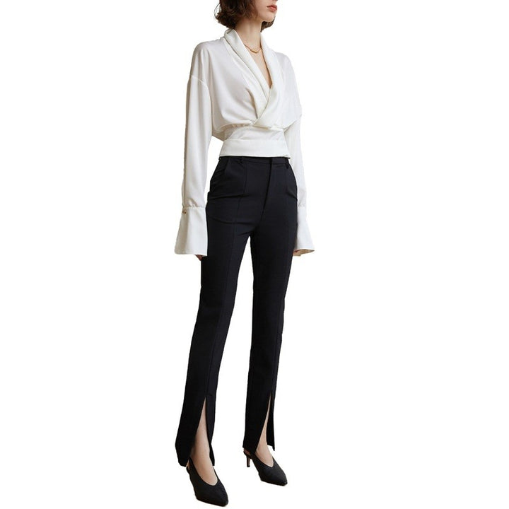 Blusa elegante de mujer con mangas abullonadas y escote en V