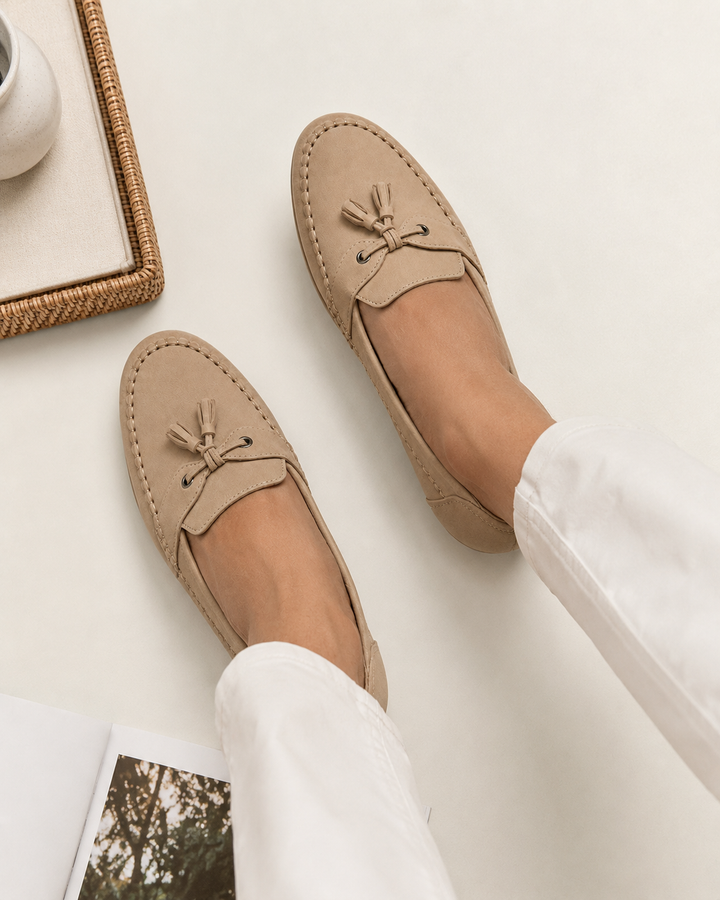 Chaussures femme mocassins style vintage, avec semelle souple et soutien orthopédique pour un confort élégant durable.