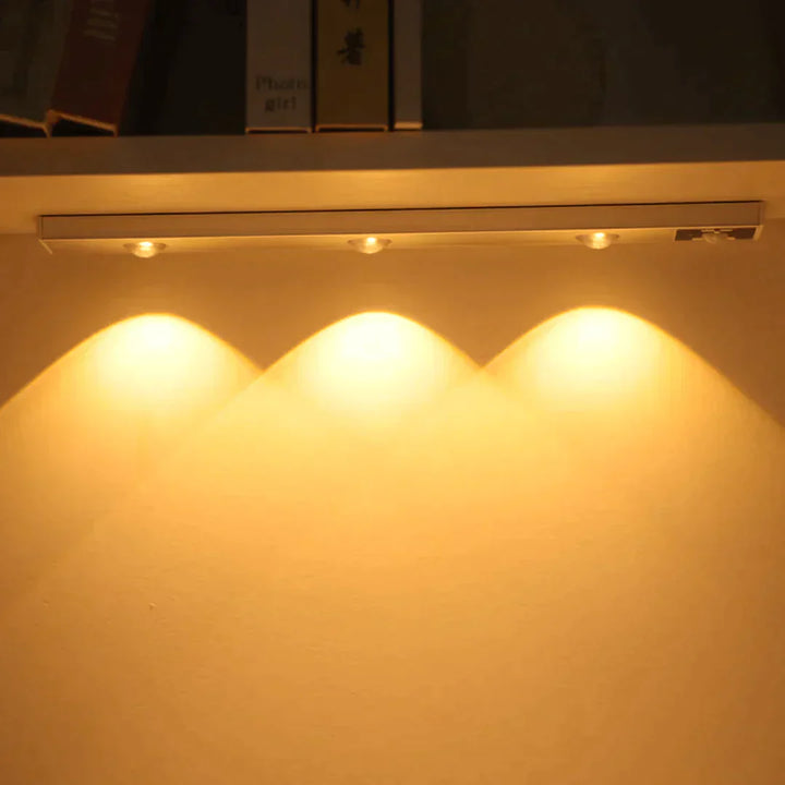 Intelligente LED-Lampe mit Bewegungssensor