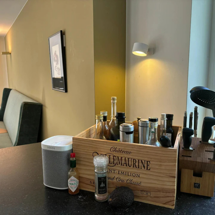 Lampe LED magnétique, dimmable, orientable, pour un éclairage flexible et stylé.