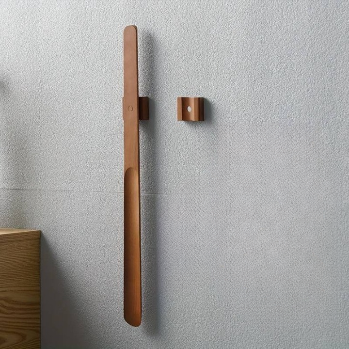 Magnetischer Schuhanzieher aus Holz: Hilfe beim Anziehen