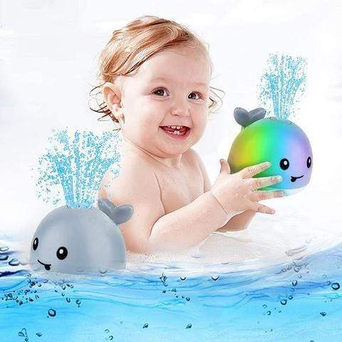 Jouet de bain Mila la baleine, lumineux et flottant. Amuse et éveille bébé durant l'heure du bain. Cadeau idéal.