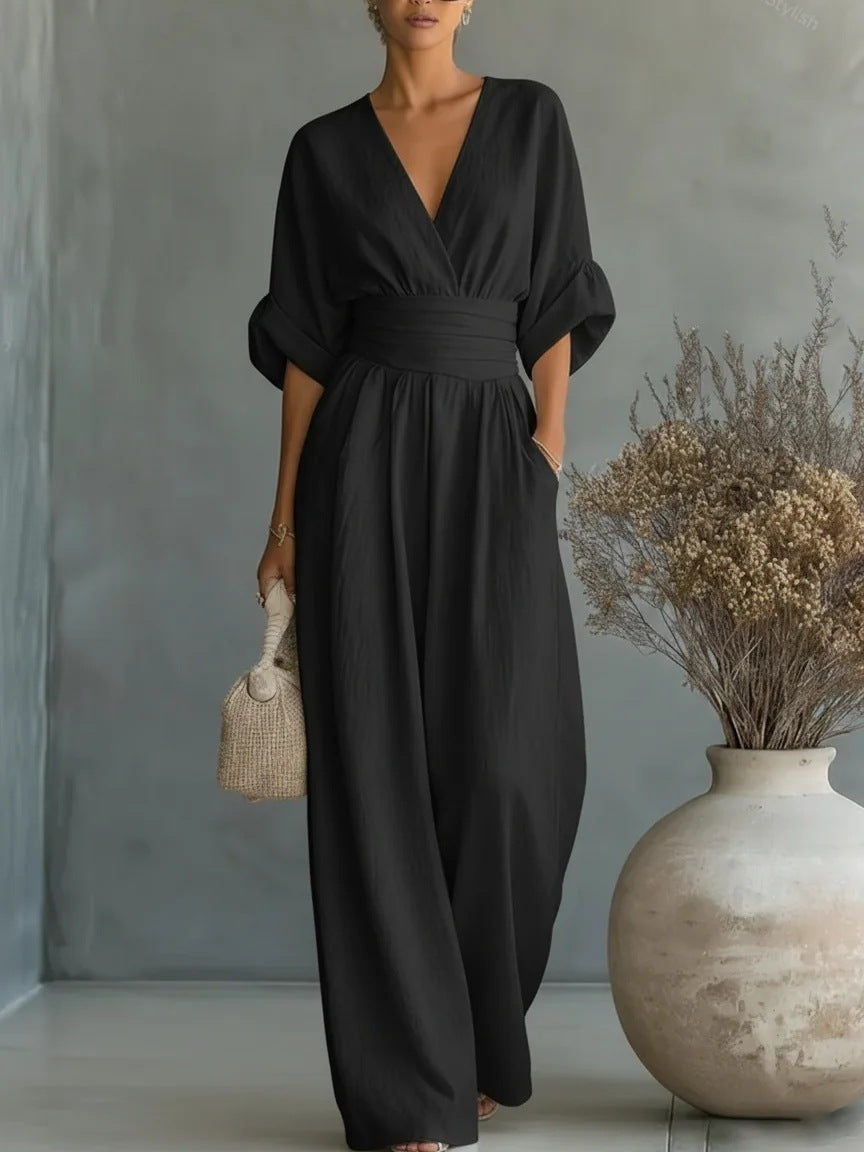 Combinaison fluide femme avec jambes larges et décolleté V, confortable et stylée pour l'été.