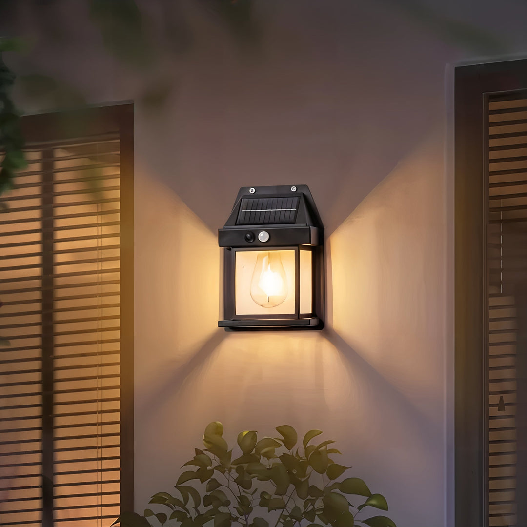 Applique solaire LED design pour terrasse, éclairage extérieur autonome et écologique sans fil.