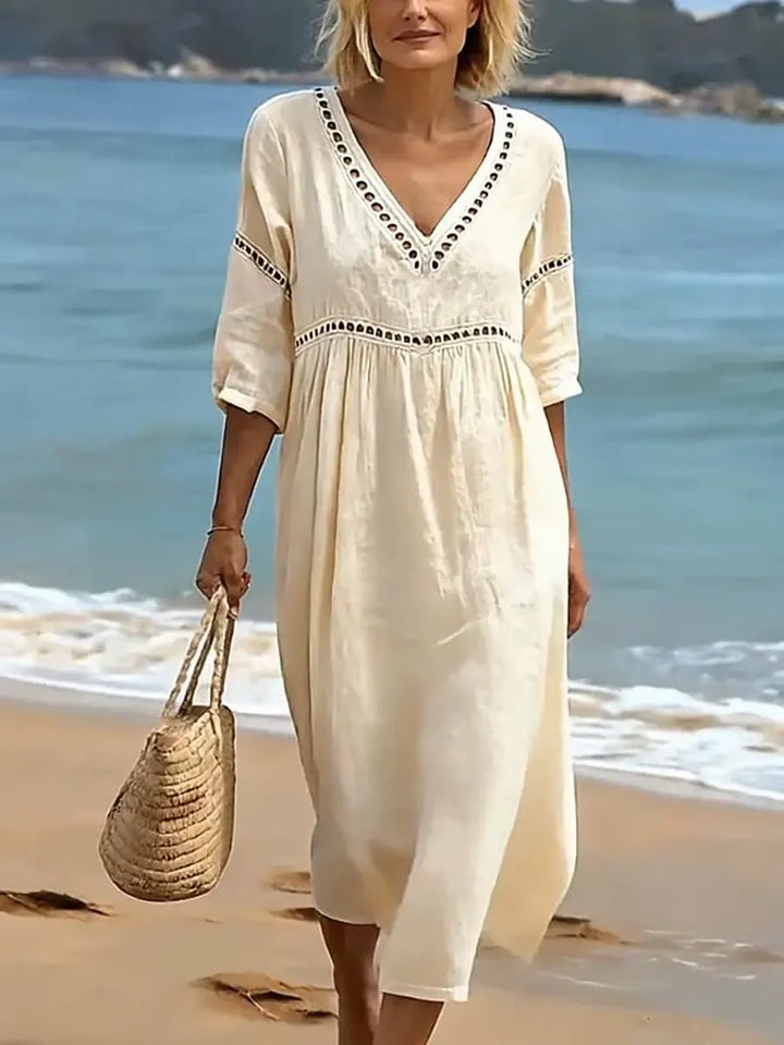 Robe fluide mi-longue pour femme en coton doux, col V. Parfaite pour une tenue estivale décontractée et chic.