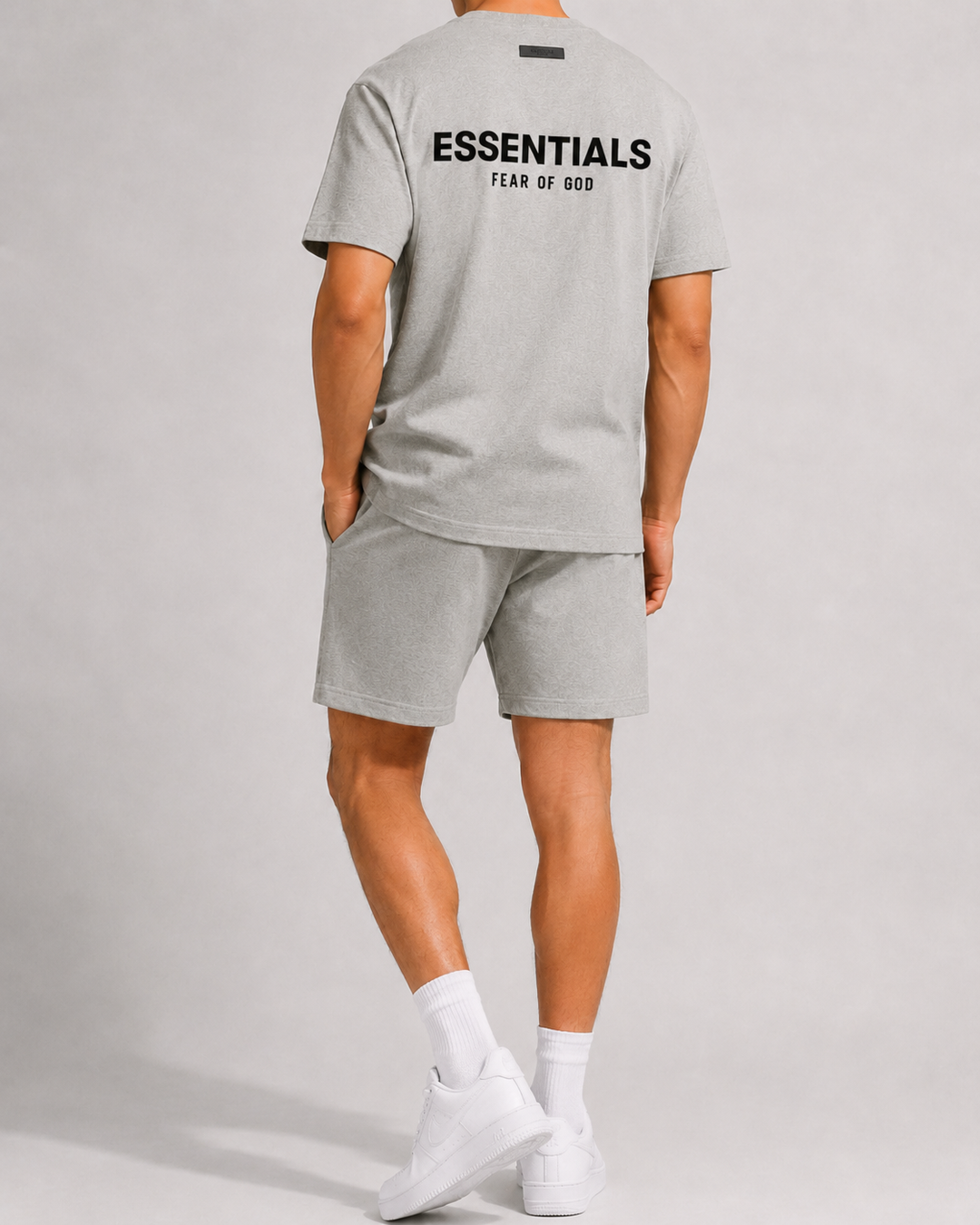 Ensemble casual homme avec chemise à motifs discrets et short uni, idéal pour l'été.