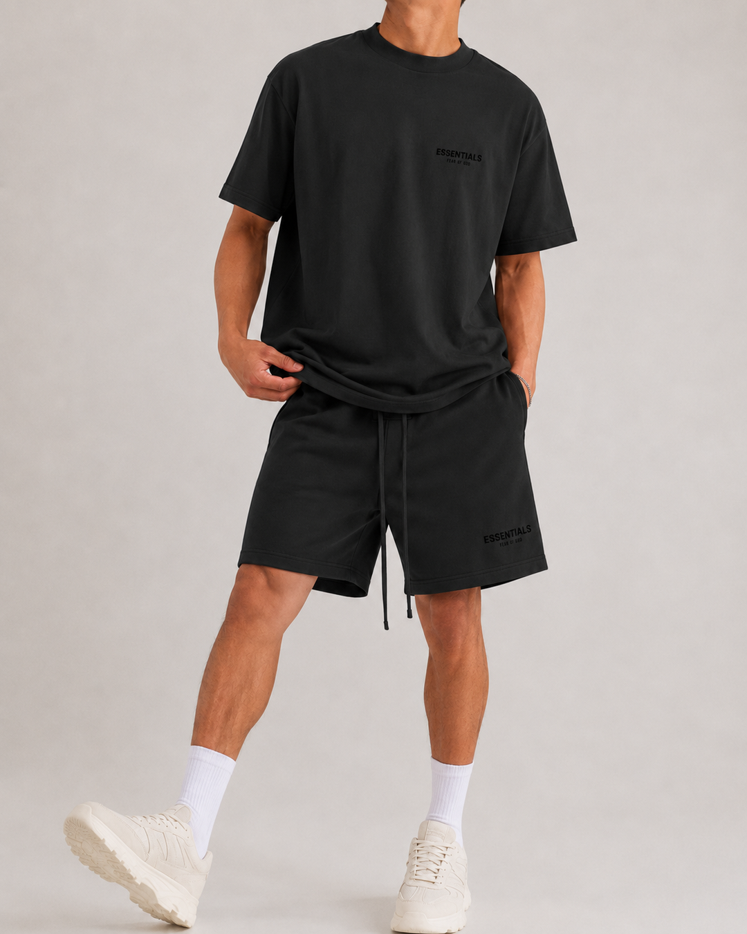 Tenue d'été chic : Ensemble chemise et short homme, idéal pour les soirées décontractées.