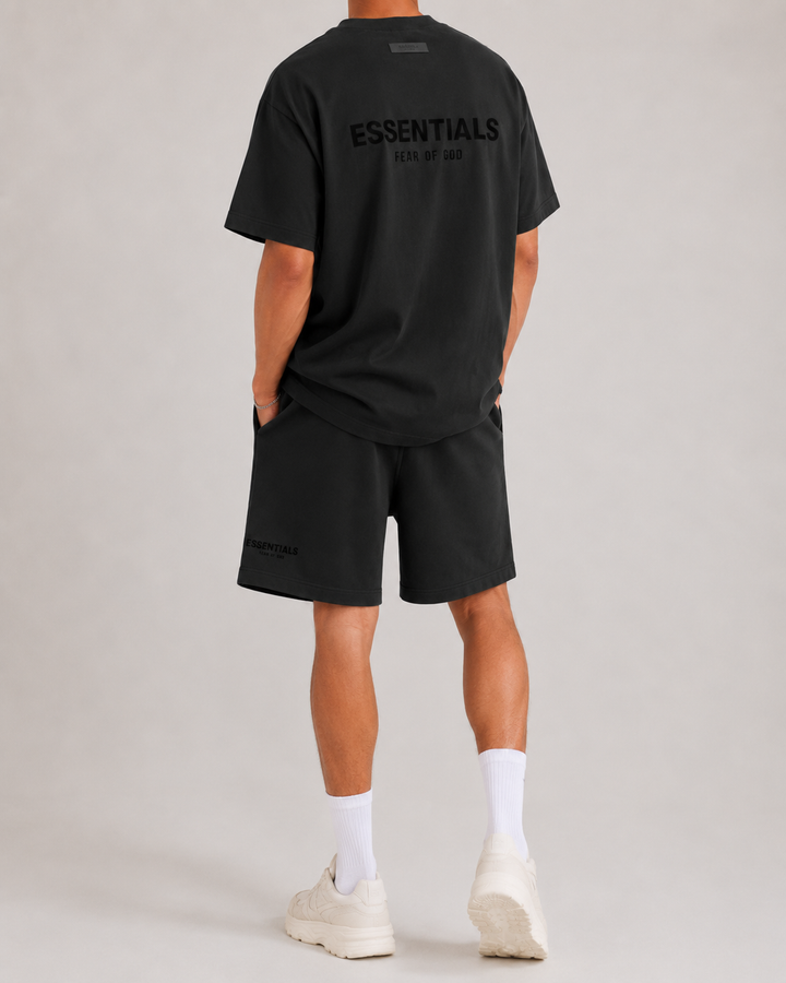 Mode plage homme : Ensemble deux pièces, chemise ample et short confortable pour les loisirs.