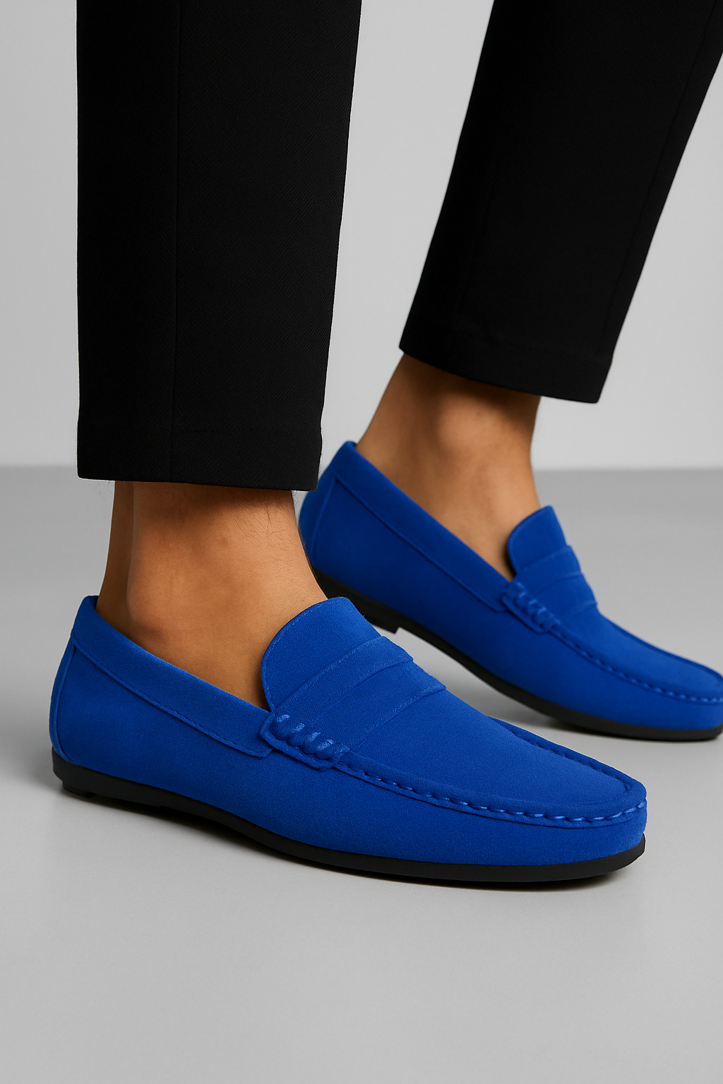 Élégants mocassins classiques pour hommes, style chic, confortables pour tenues décontractées ou plus habillées.