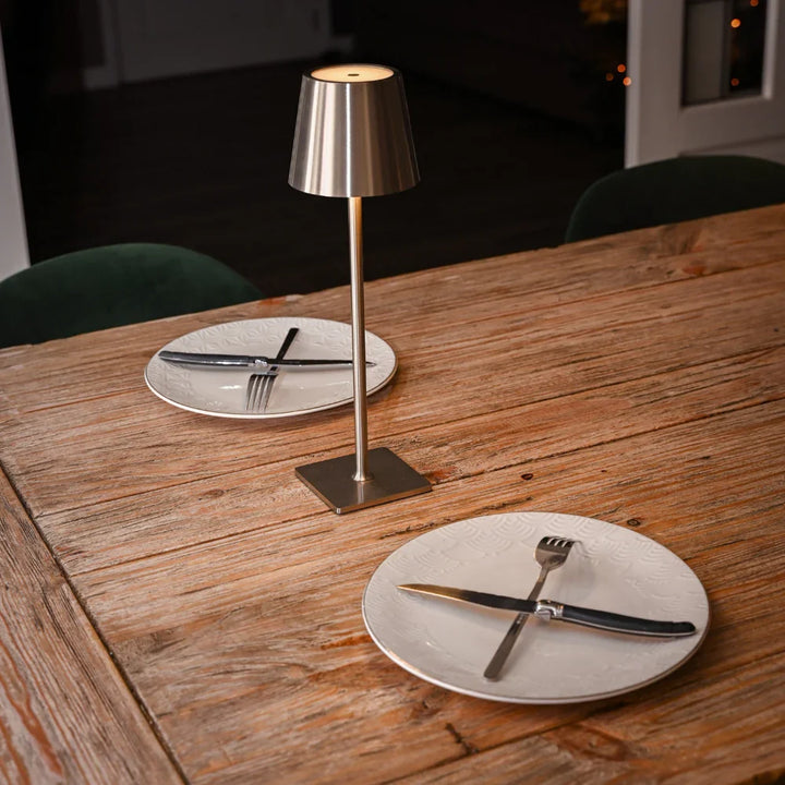 Lampe moderne LED rechargeable, tactile, lumière douce, parfaite pour le salon ou la terrasse.