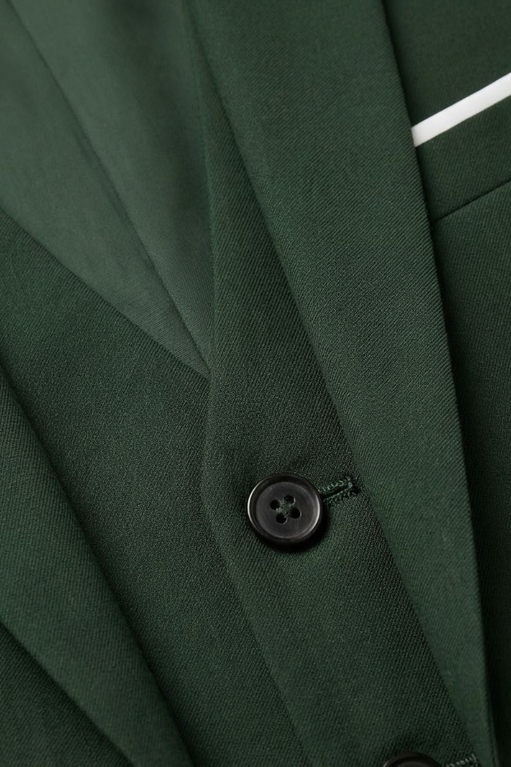 Tailleur homme 3 pièces pour affaires, couleur unie, coupe moderne, gilet inclus.